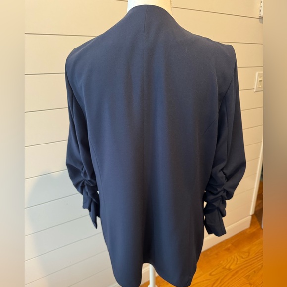 Skies Are Blue navy blazer. Pink floral liner. 3/4 length sleeves. - Picture 2 of 8